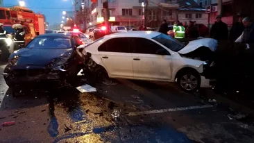 Accident spectaculos în Cluj-Napoca! Cinci mașini distruse din cauza neatenției la volan