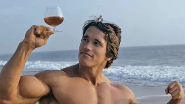 Nu mai e ce-a fost odată! Muschii lui Arnold Schwarzenegger au intrat la apă! Cum arată acum la bustul gol