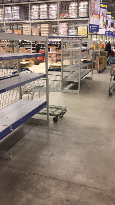 Românii au golit supermarketurile de frica coronavirusului! Imagini apocaliptice
