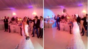 Bataie pe buchetul miresei la nunta fetei lui Fane Spoitoru! Uite ce personaj-surpriza s-a inghesuit printre domnisoare!
