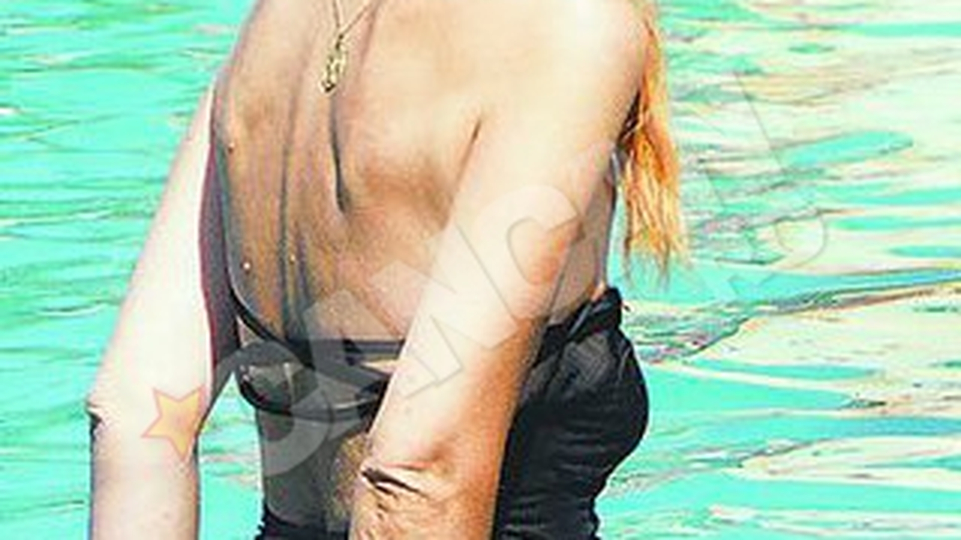 Brianna si-a racorit baiatul la piscina