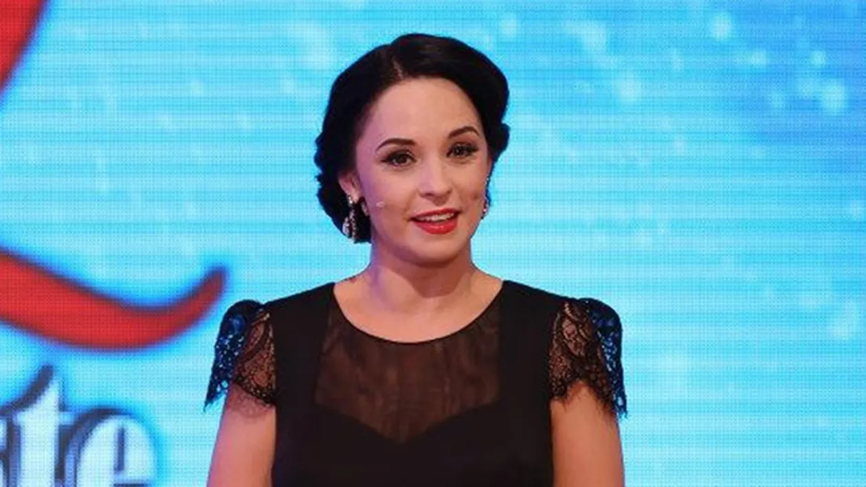Andreea Marin n-a fost uitată de Mos! Zâna i s-a aşezat in poală si a fost răsplătită cum se cuvine