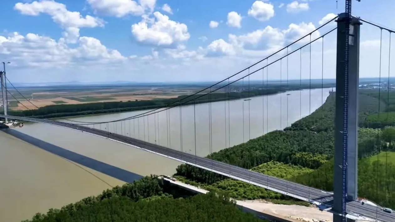 Ies șuruburile din podul de la Brăila. Imagini tragi-comice, la doar două luni de la inaugurare