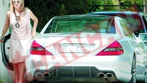 Si-a luat un Mercedes de peste 200.000 de euro!
