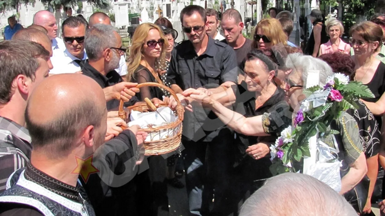 Petru Mircea a uitat-o pe Madalina Manole? Doar parintii si  cativa apropiati au fost la parastasul de un an al artistei