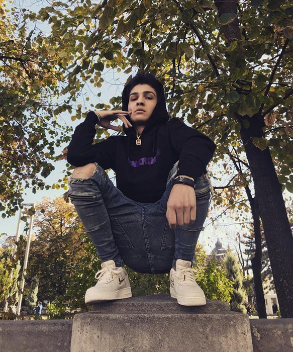 Puștiul a devenit celebru cu melodia ”Papuci Gucci”
