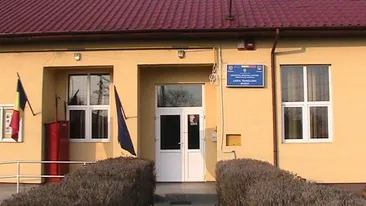 Alertă la un liceu din Prahova. Profesorii au chemat ambulanța după ce mai multe fete au inhalat spray paralizant