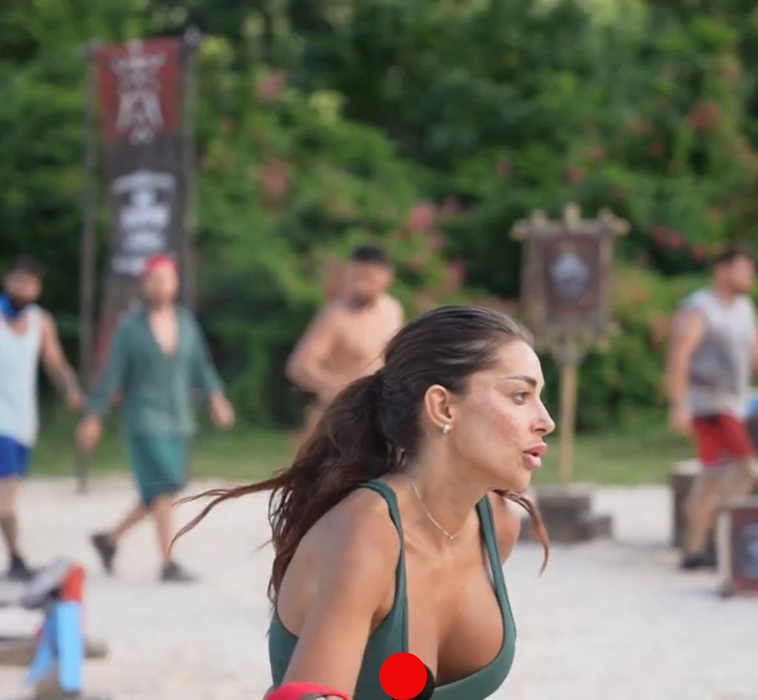 Elena Ionescu, moment ruşinos la Survivor! Sânul i-a ieşit din sutien, iar Pro TV a difuzat, din greşeală, imaginile. FOTO