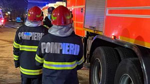 Incendiu violent la Spitalul de Boli Infecțioase din Ploiești. Două persoane au murit, iar alte 20 au fost evacuate