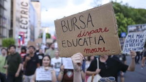 S-au majorat bursele! Cine va încasa suma de 3.700 de lei din anul școlar 2025-2026