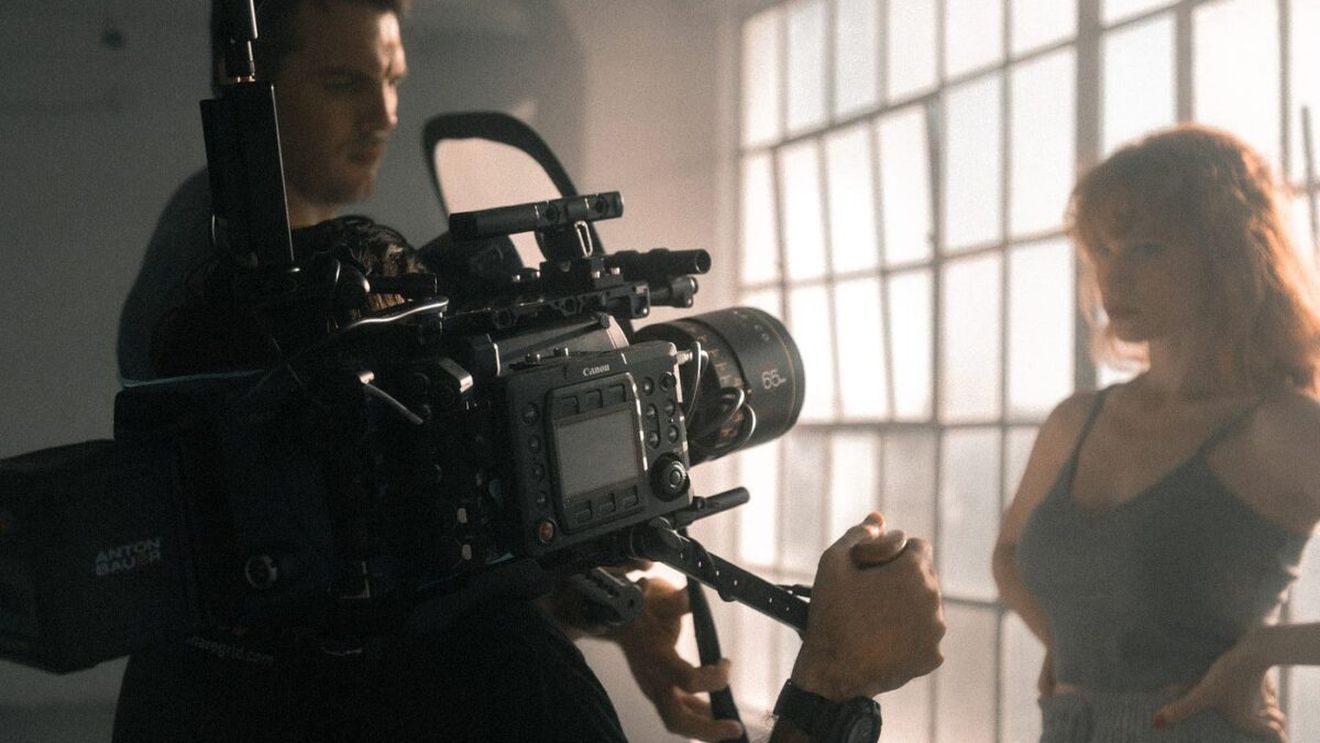 Cum sunt înregistrate filmele pentru adulți, de fapt. Greșeala pe care majoritatea actorilor o fac, în timpul filmărilor