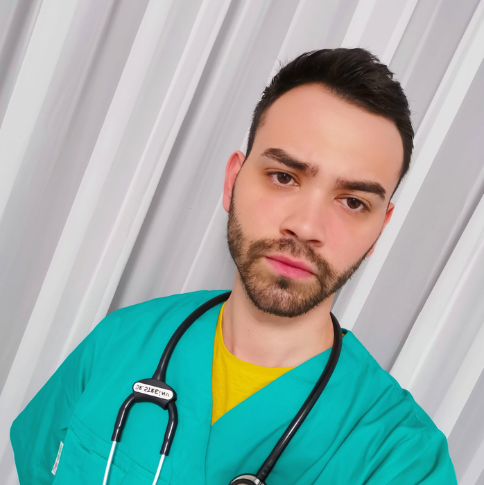 Alexandru este student la medicină