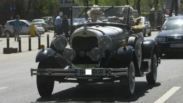El e adevaratul rege al soselelor! Un bucurestean conduce prima masina din lume!