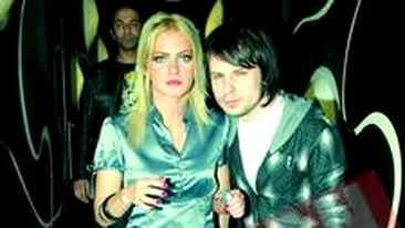 Cristina Dochianu scapa de ghinioane cu pisica maneki neko