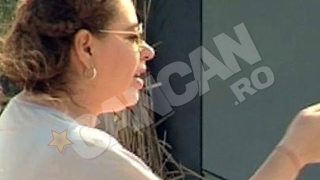 Oana Roman surprinsa intr-o ipostaza incredibila! Vedeta incerca sa recupereze 500 euro de la un cersetor!