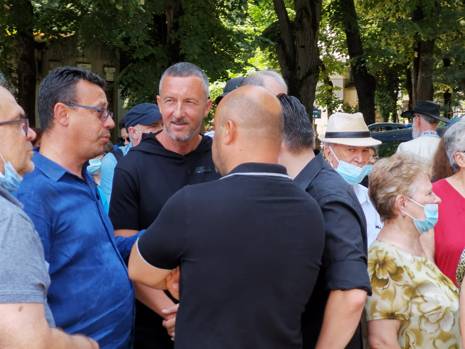 Florin Condurățeanu va fi înmormântat astăzi. Dan Diaconescu, printre persoanele prezente la ceremonia funerară