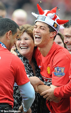 Cristiano Ronaldo, zbor de urgență spre Madeira! Mama lui a ajus în spital! Ce a pățit Dolores Aveiro
