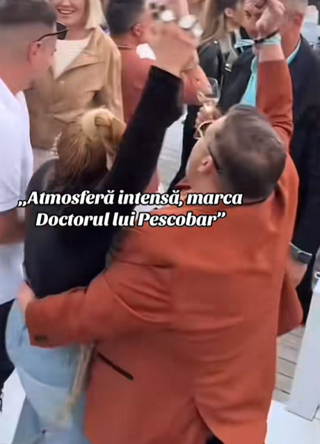 Pescobar i-a dat 25.000 de euro dintr-un foc, iar acum face milioane din combinații! Cine este, de fapt, ”Doctorul” care a devenit vedetă pe TikTok, după ce a lins pahare și decolteuri la Loft