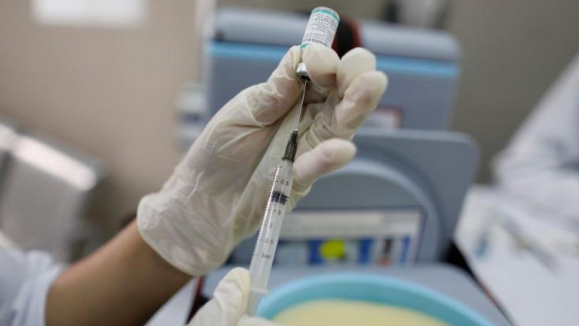 Teste cu infectare voluntară pentru un vaccin anticoronavirus, pregătite în SUA