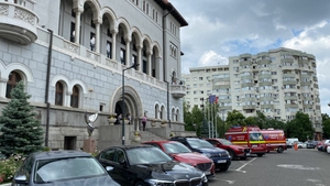 Alertă la Primăria Sectorului 1! O femeie a fost luată cu ambulanța în stare de inconștiență