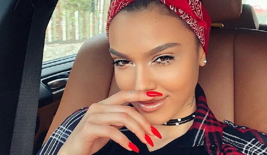Prima poză cu burtica de gravidă! Cum a apărut îmbrăcată Carmen Minune la un eveniment