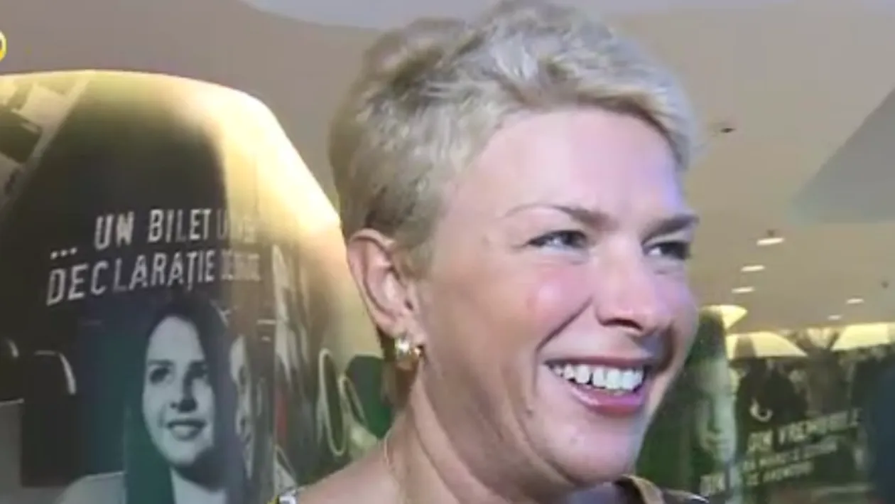 Se pupă, îşi fac surprize şi îşi trimit mesaje în care-şi spun că se iubesc! Teo Trandafir a dezvăluit cum funcţionează familia ei