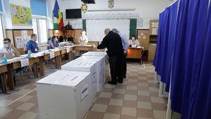 Dosar penal la Măgurele după ce un bărbat a oferit 200 de lei oamenilor pentru a vota cu un candidat