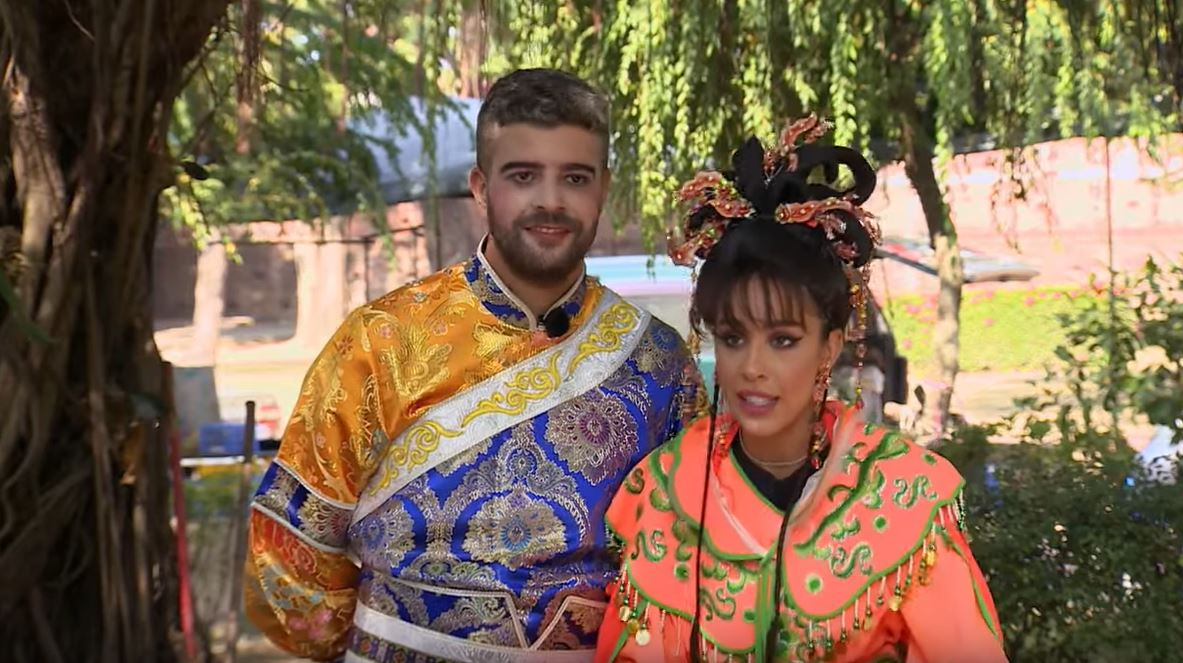 Scene incredibile difuzate de Antena 1, de la Asia Express! Alex Abagiu l-a sărutat pe Radu Vlăduţ. Gina Pistol, reacţie surprinzătoare