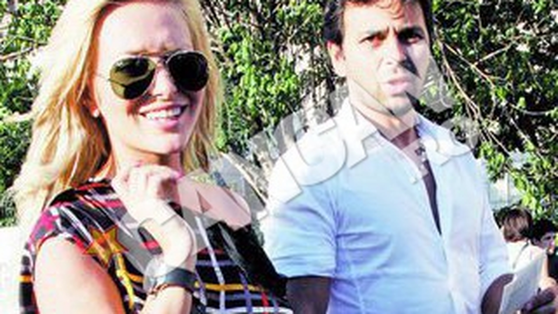 Delia Matache si Razvan Munteanu au inceput pregatirile pentru nunta. Au fugit in Belgia sa-si cumpere verighete