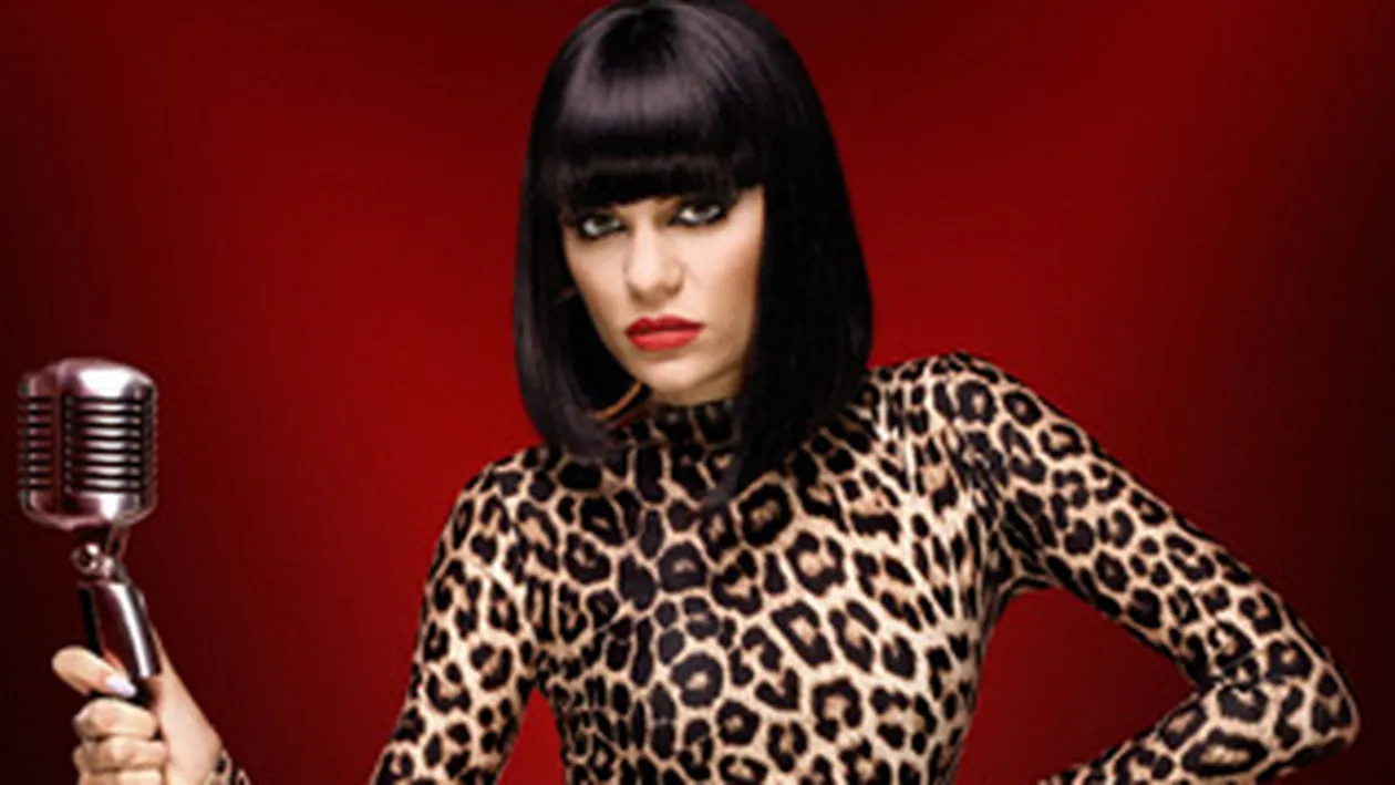 Jessie J face figuri la The Voice. Nimeni n-o mai poate suporta!