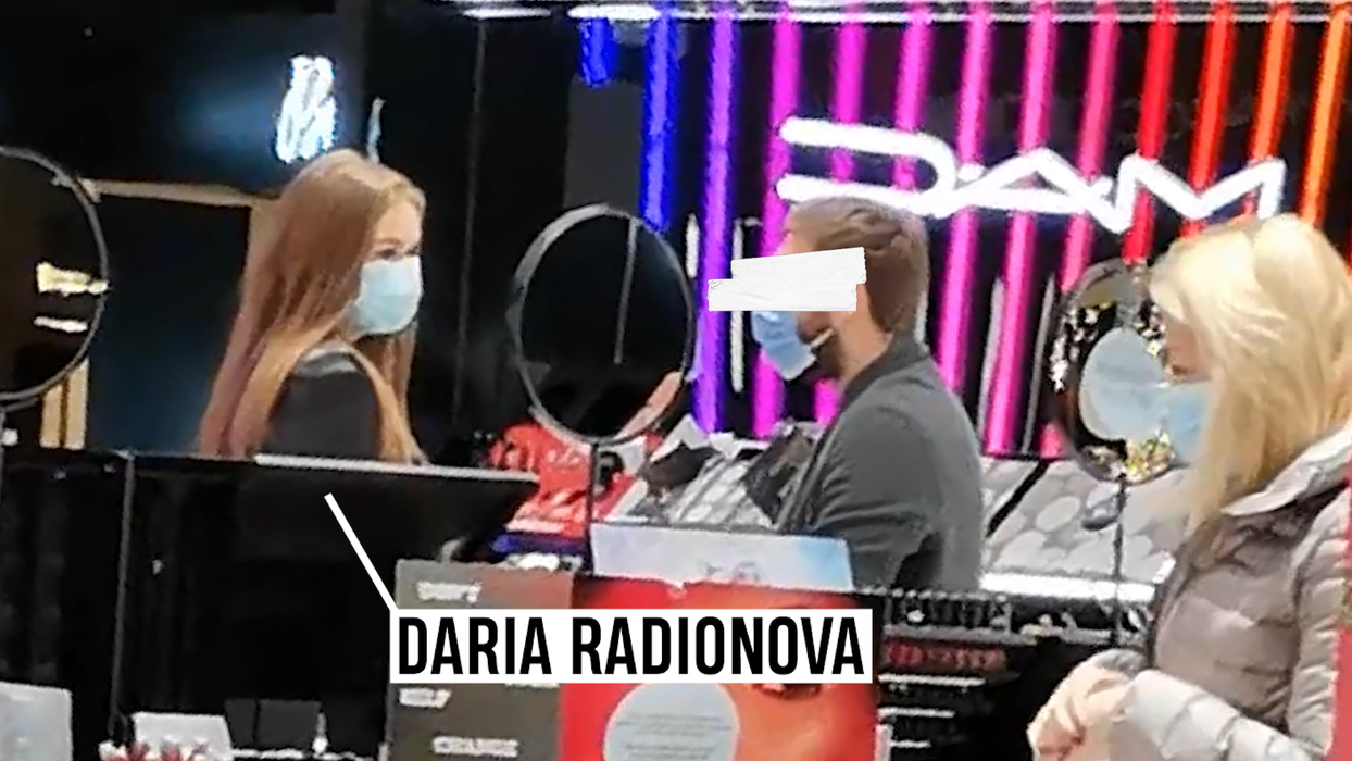Daria Radionova a descins într-un magazin de cosmetice