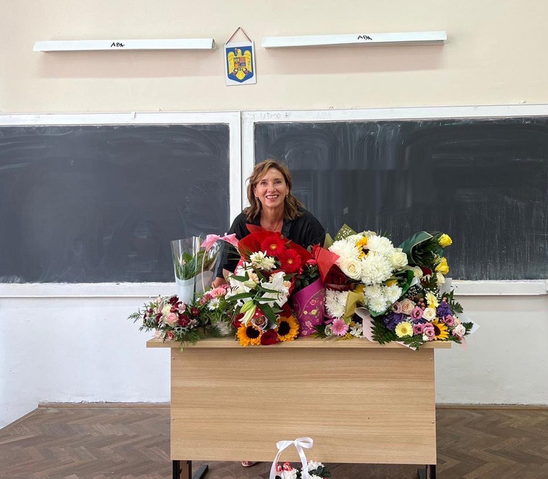 Carmen Iohannis, dirigintă pentru o nouă serie de boboci. Ce ţinută a purtat soţia președintelui în prima zi de şcoală