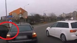 Un șofer neglijent a tăiat calea unui alt bărbat, dar a amuțit când a văzut cine era acesta