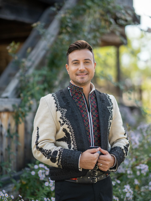 Ce face Valentin Sanfira cu apartamentul din București