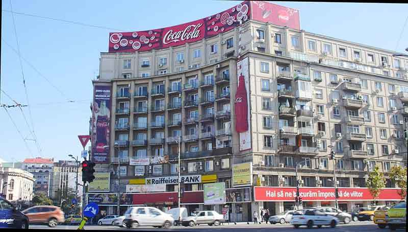 Blocul-vedetă din Piaţa Romană s-a transformat într-un câmp de război