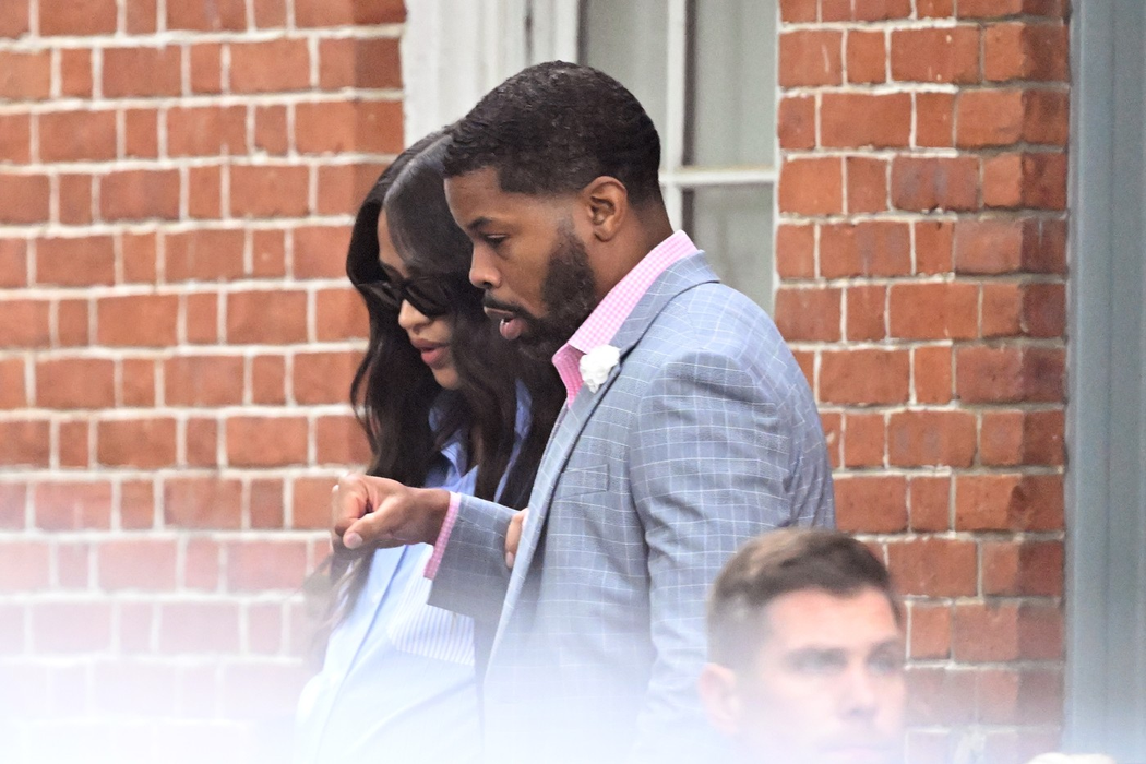 Cassie Ventura în drum spre tribunalul federal din Manhattan pentru a depune mărturie în cazul de trafic de persoane al lui Sean „Diddy” Combs. Foto: Profimedia