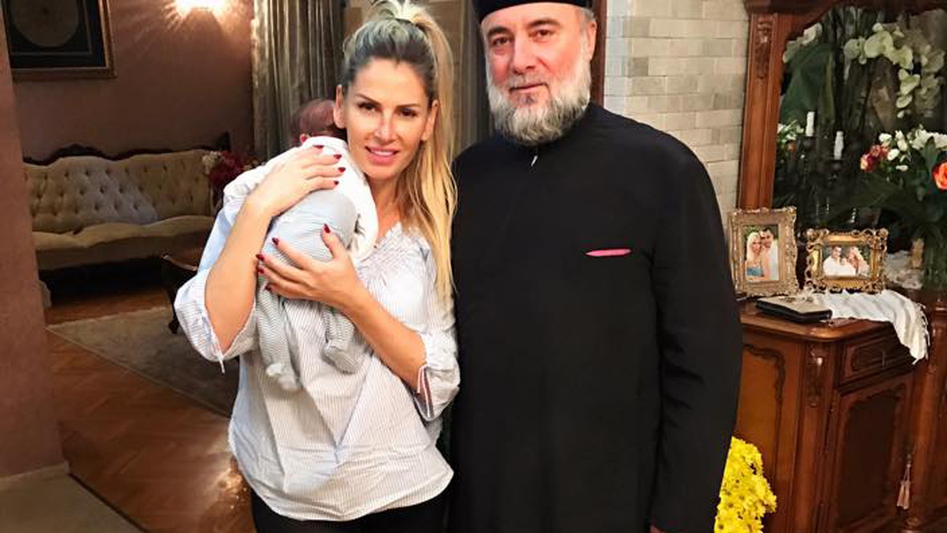 ANDREEA BĂNICĂ şi-a botezat copilul? Vedeta a mărturisit de ce l-a chemat acasă pe preot