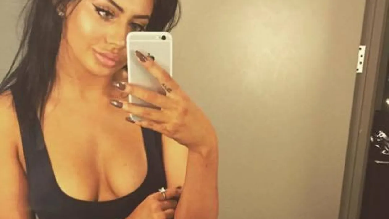 Ea e regina celor mai incendiare selfie-uri! Vezi fotografiile care îţi vor tăia respiraţia