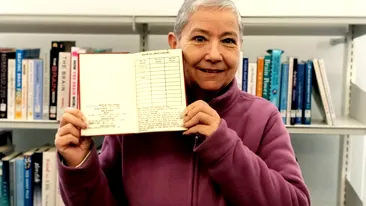 În aprilie 1966, femeia din imagine a împrumutat o carte de la bibiliotecă. Ce s-a întâmplat acum, când a înapoiat-o după 56 de ani