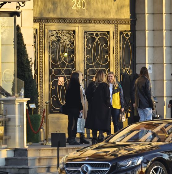 Cum s-a asortat Simona Halep, pentru ieșirea la restaurant (Foto: CANCAN.RO)