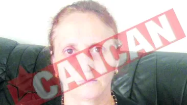 Se masturbeaza in fata fiicei lui