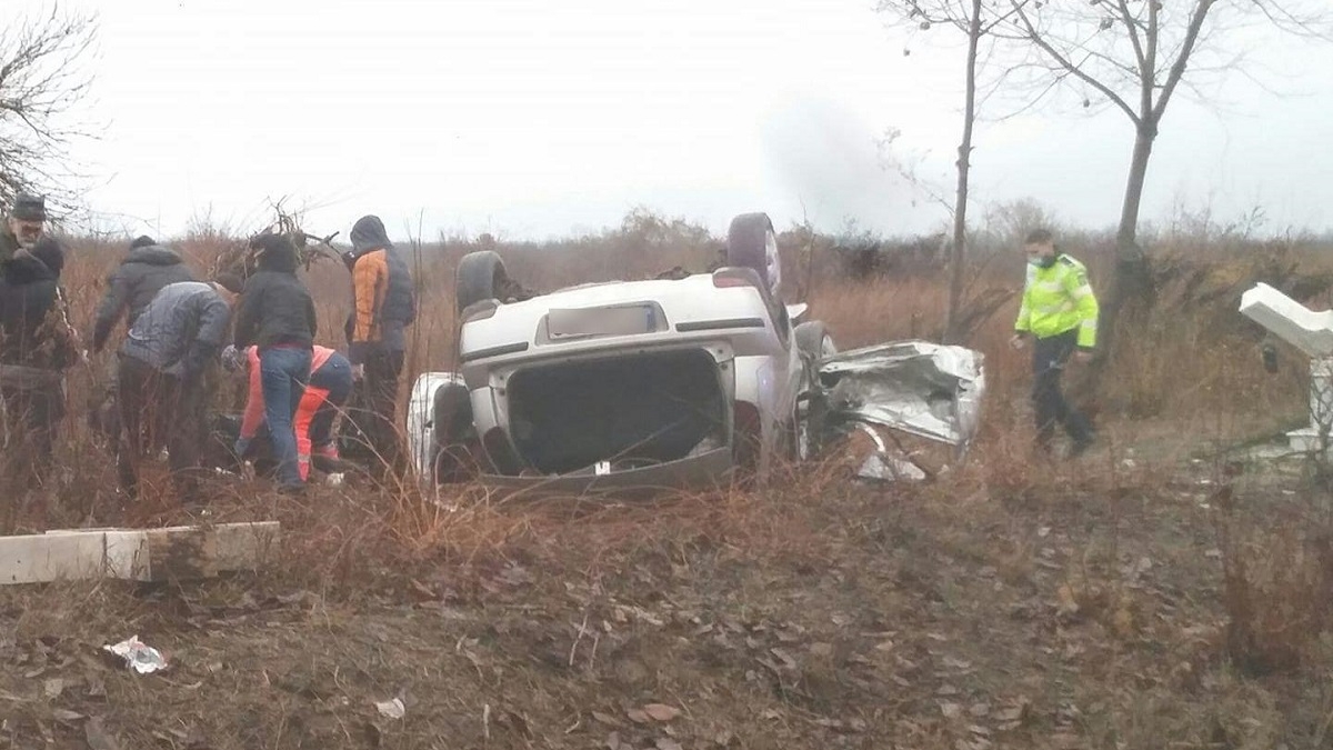 Destin cumplit pentru Rodica, o femeie de 46 de ani. A murit în urma unui accident, după ce s-a izbit cu mașina de o cruce de marmură