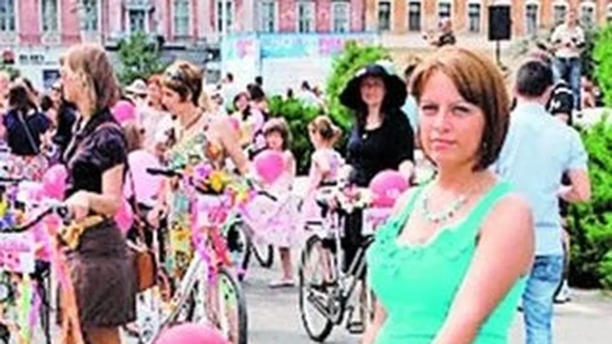 Peste 200 de aradence au promovat mersul pe doua roti. Sexy biciclistele