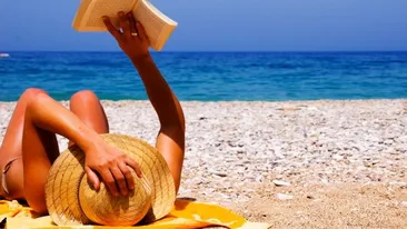 O tânără făcea plajă, în momentul în care o femeie s-a apropiat de ea. Motivul din cauza căruia i s-a cerut să părăsească locația