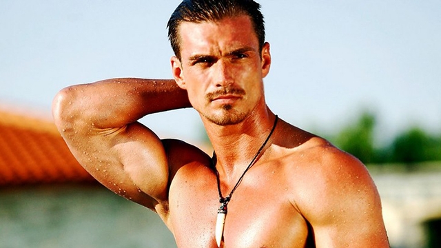 Fotografiile au scapat pe internet! Bogdan Vladau, gol-pusca, la prima ora a diminetii! “Mai taie din...”