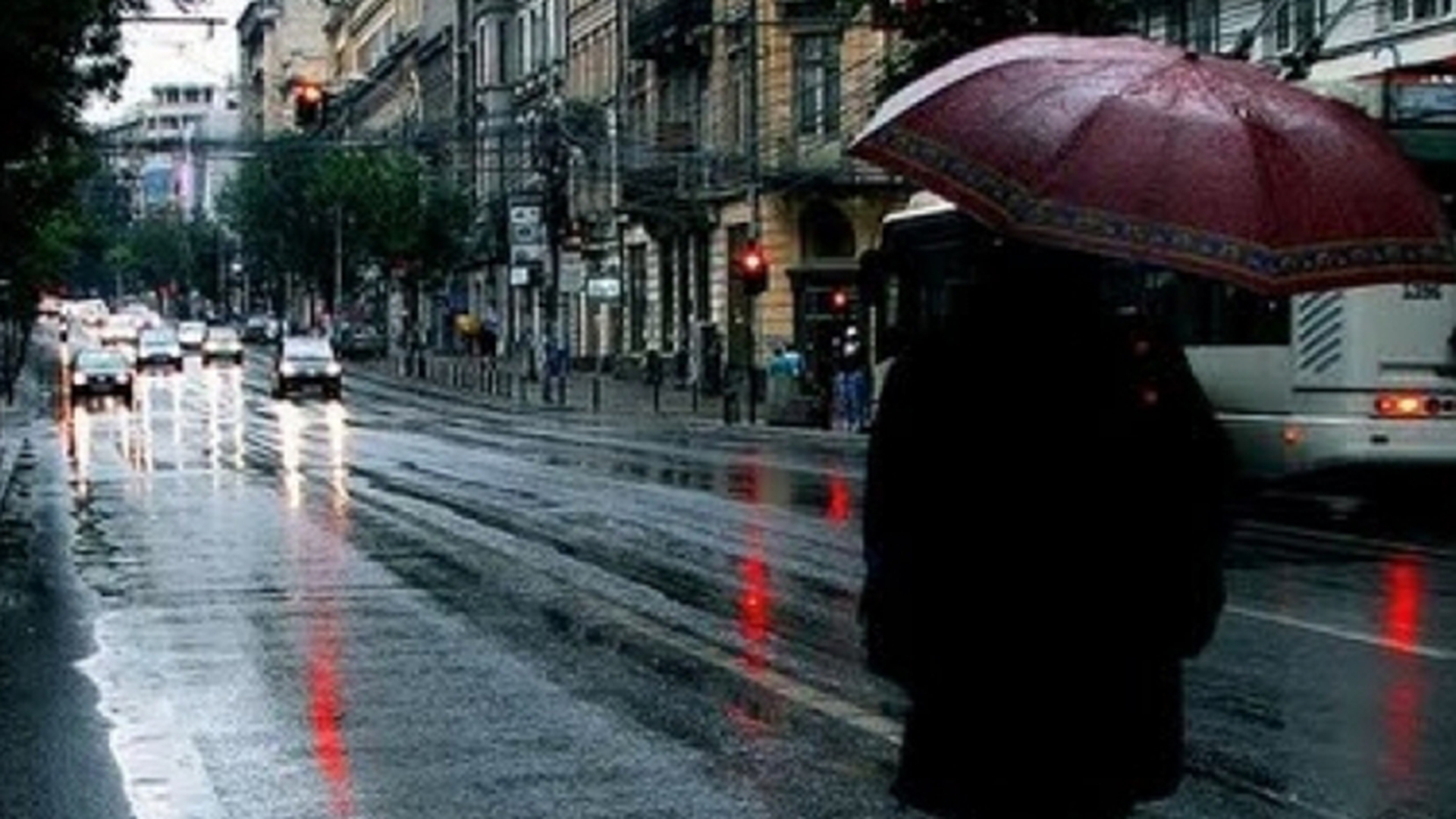 METEO 9 MARTIE: Nu îţi uita umbrela acasă în această miercuri!