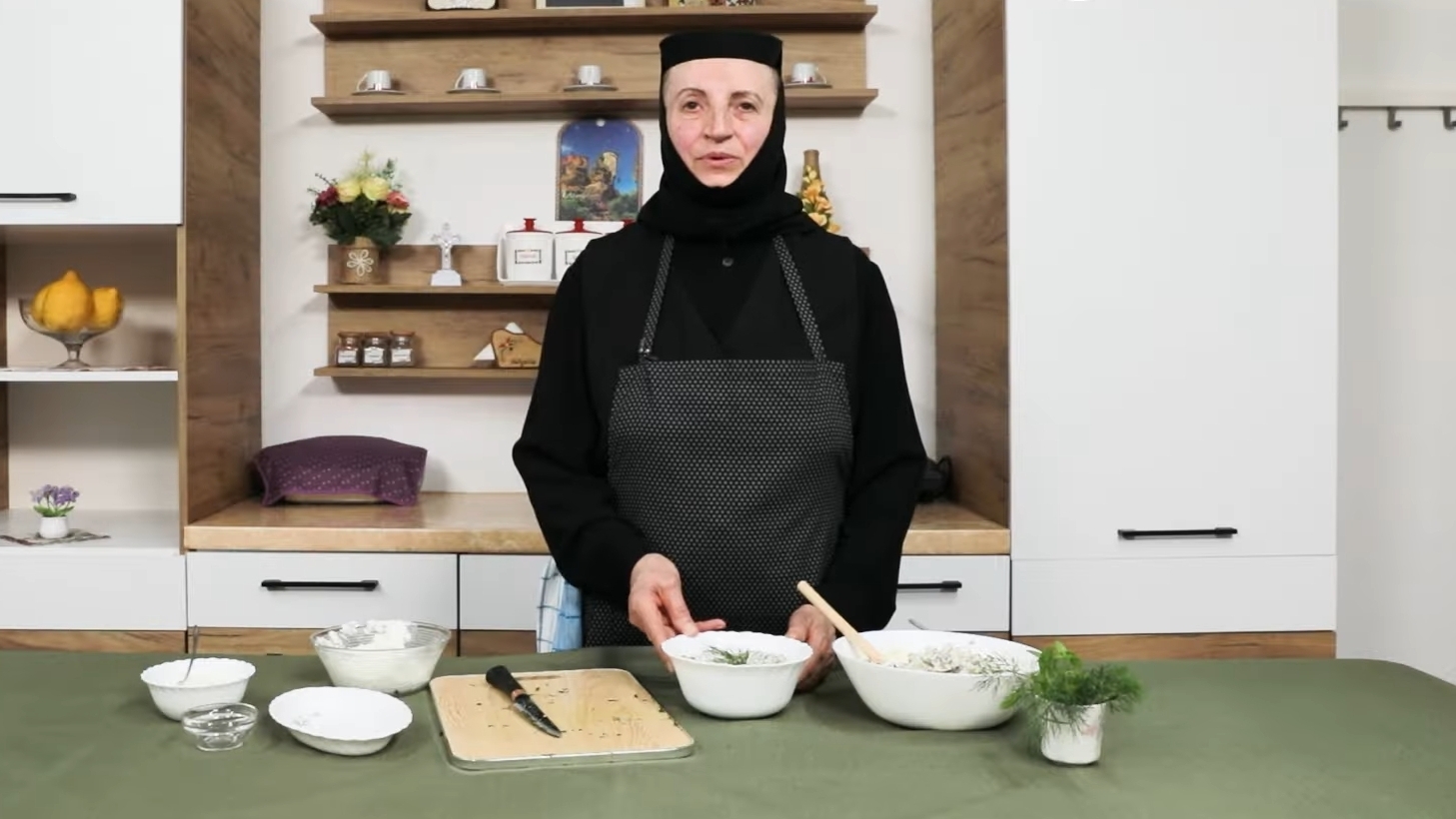 Maica Alexandra de la Mănăstirea Chiroiu dezvăluie rețeta de salată de ciuperci cu maioneză de post