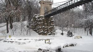 (P) Craiova sub asediul vremii capricioase! Ninsoare, ceață și temperaturi schimbătoare dau planurile peste cap