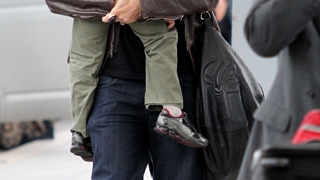 Nicolas Cage, tatic grijuliu! Nu si-a lasat fiul din brate in aeroport