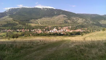 Nu, nu este Elveţia! Cum arată satul din judeţul Alba pe care străinii se înghesuie să-l viziteze, iar românii nu au habar de el